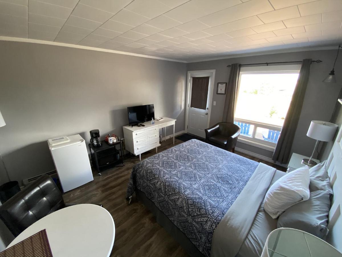 Rustico The Pines Motel And Cottages מראה חיצוני תמונה